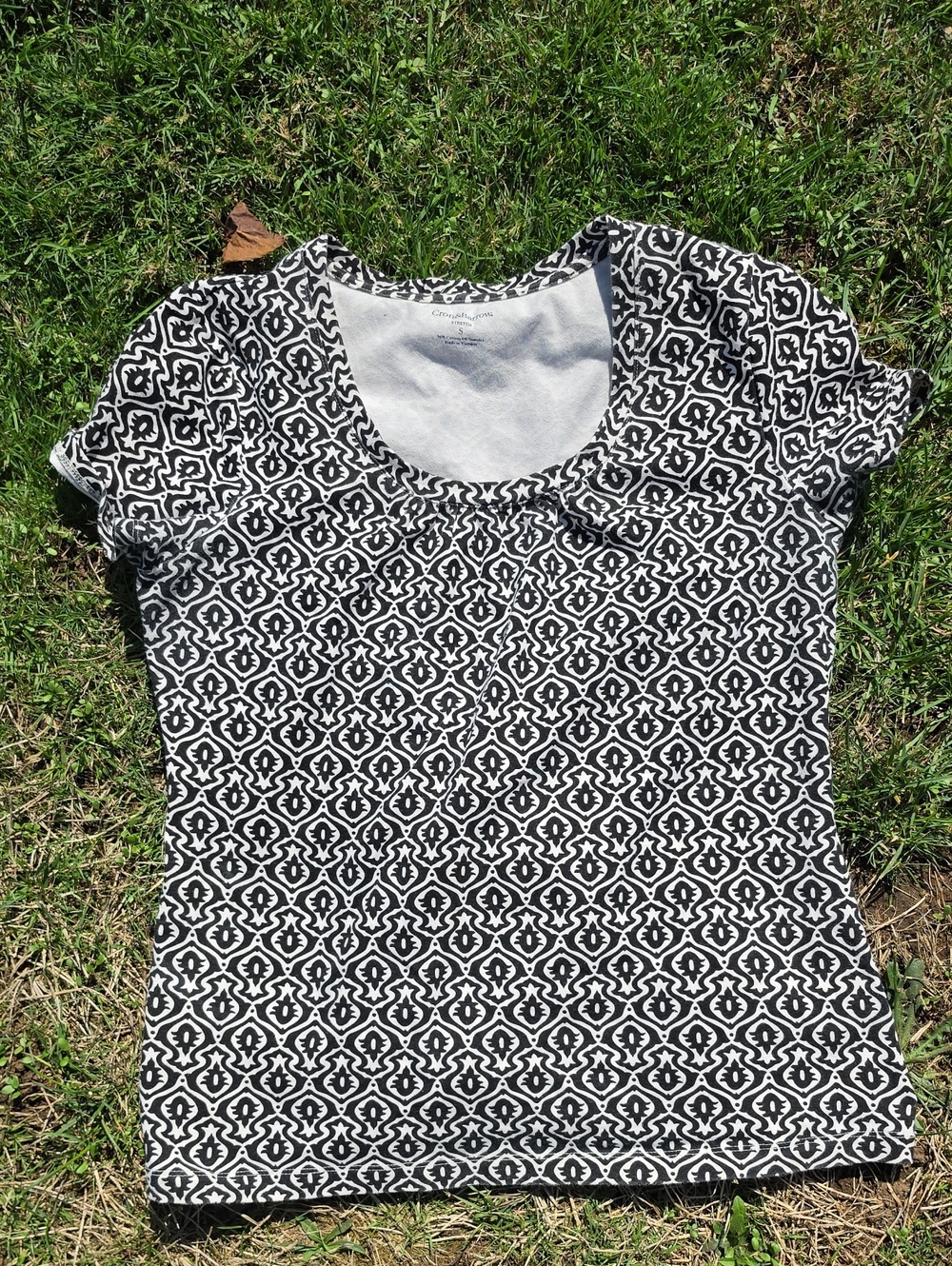 croft & barrow Black and White Geometric Scoop Neck Short Sleeve Tee